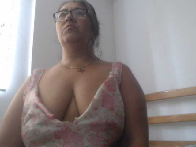 Meganny2023 live cam on BongaCams