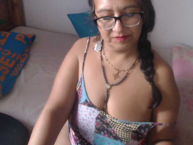 Meganny2023 live cam on BongaCams