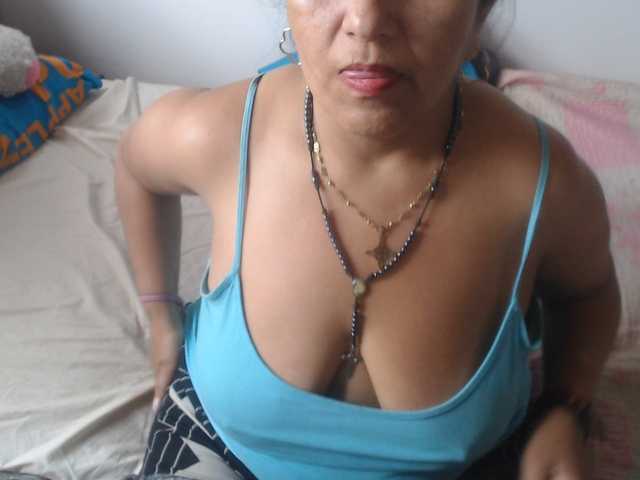 Meganny2023 live cam on BongaCams