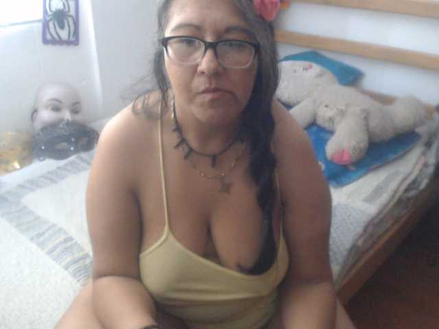 Meganny2023 live cam on BongaCams