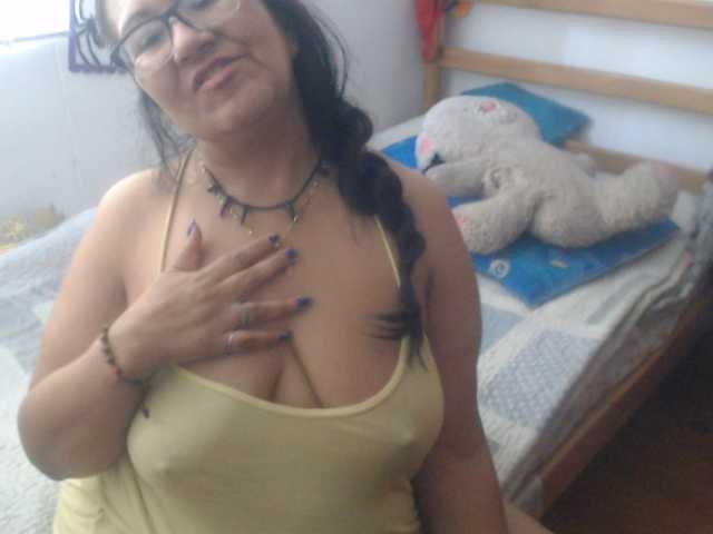 Meganny2023 live cam on BongaCams