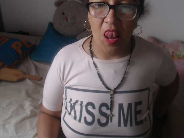 Meganny2023 live cam on BongaCams