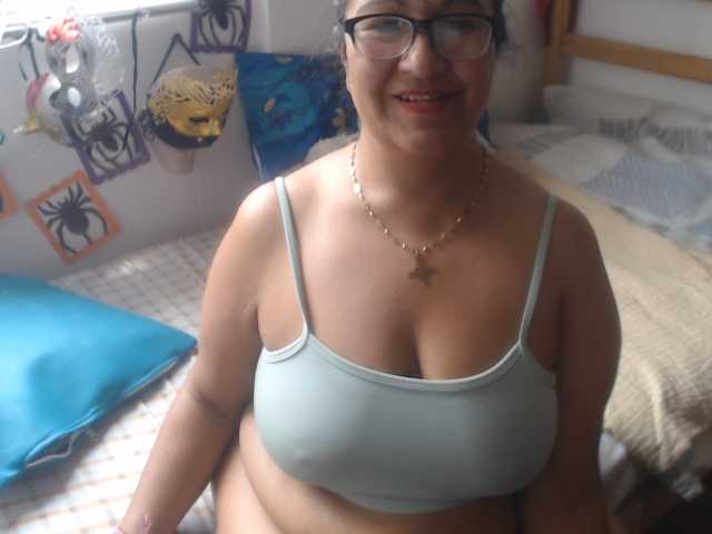 Meganny2023 live cam on BongaCams