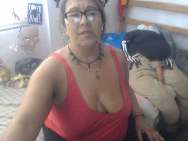 Meganny2023 live cam on BongaCams
