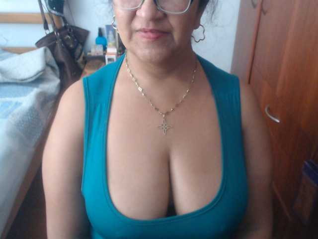 Meganny2023 live cam on BongaCams