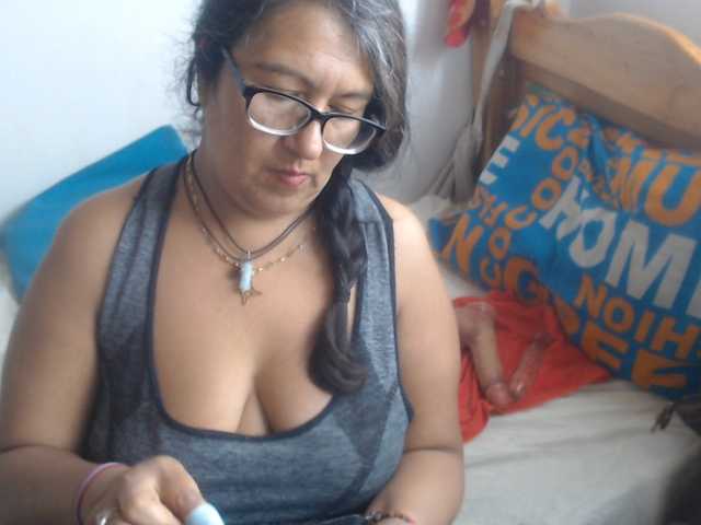 Meganny2023 live cam on BongaCams