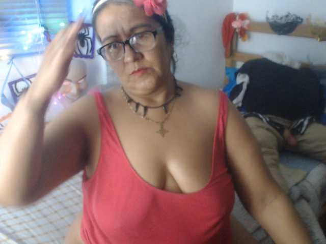 Meganny2023 live cam on BongaCams
