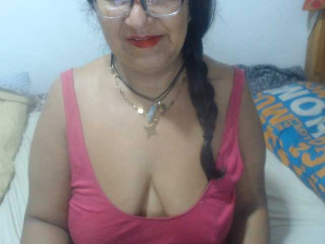 Meganny2023 live cam on BongaCams