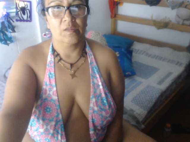Meganny2023 live cam on BongaCams