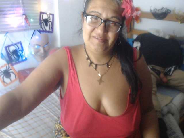 Meganny2023 live cam on BongaCams