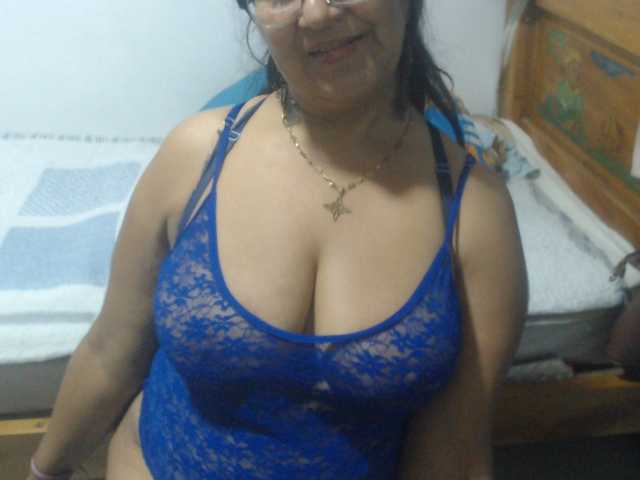 Meganny2023 live cam on BongaCams