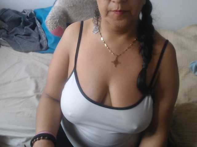 Meganny2023 live cam on BongaCams
