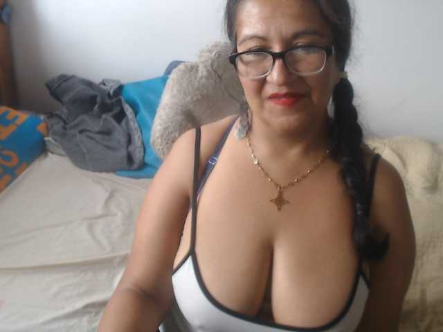 Meganny2023 live cam on BongaCams