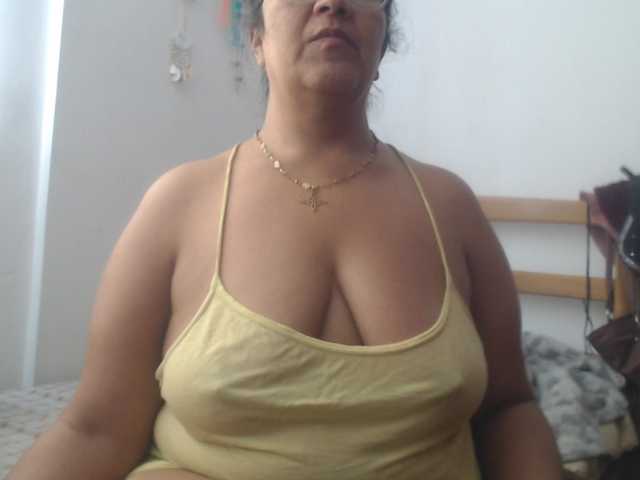 Meganny2023 live cam on BongaCams