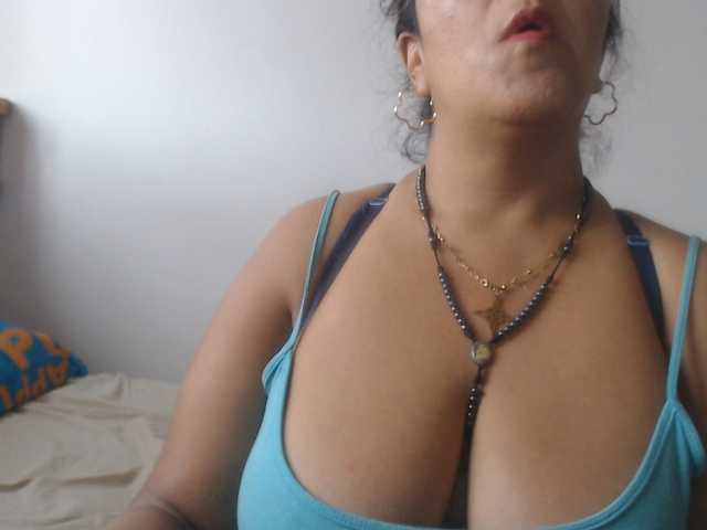 Meganny2023 live cam on BongaCams