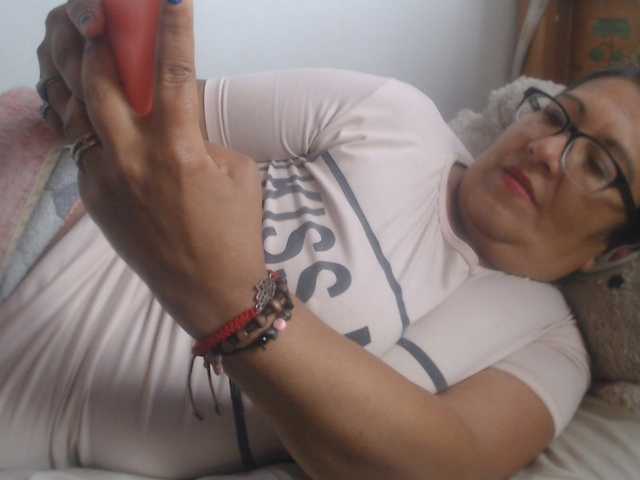 Meganny2023 live cam on BongaCams