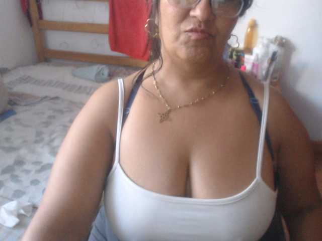 Meganny2023 live cam on BongaCams
