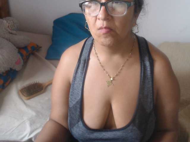Meganny2023 live cam on BongaCams
