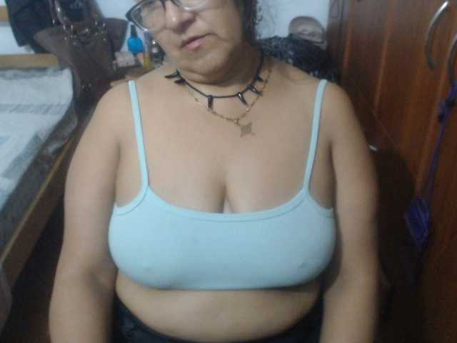 Meganny2023 live cam on BongaCams
