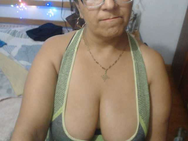 Meganny2023 live cam on BongaCams