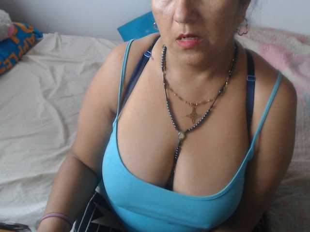 Meganny2023 live cam on BongaCams