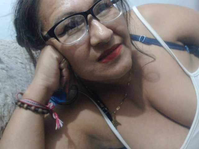 Meganny2023 live cam on BongaCams