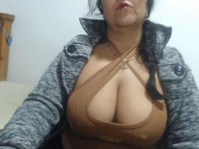 Meganny2023 live cam on BongaCams