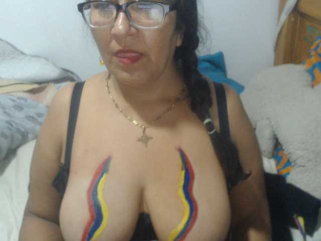 Meganny2023 live cam on BongaCams