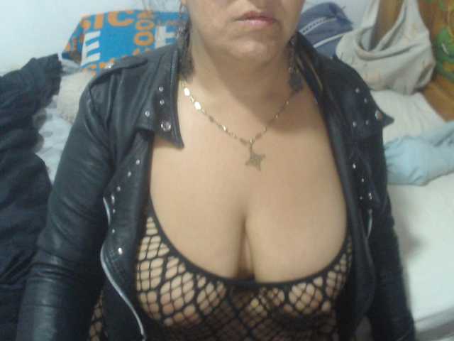 Meganny2023 live cam on BongaCams
