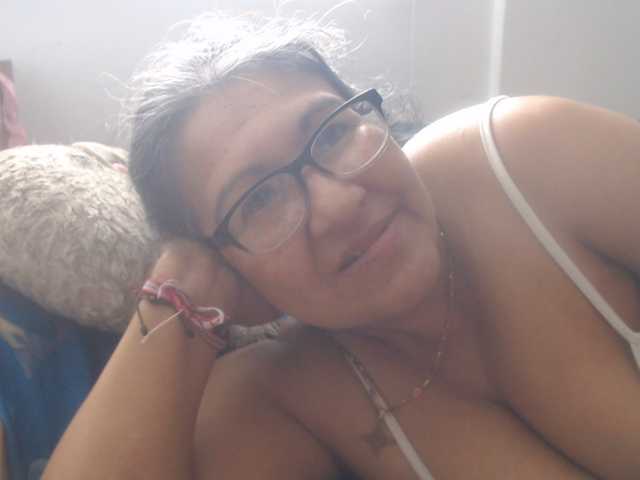 Meganny2023 live cam on BongaCams