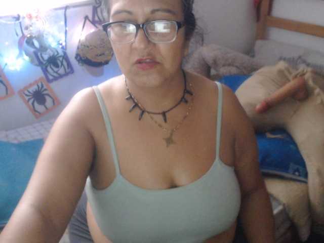Meganny2023 live cam on BongaCams
