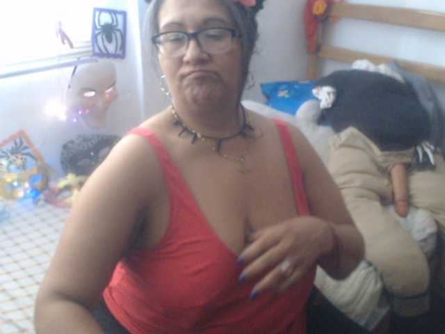 Meganny2023 live cam on BongaCams