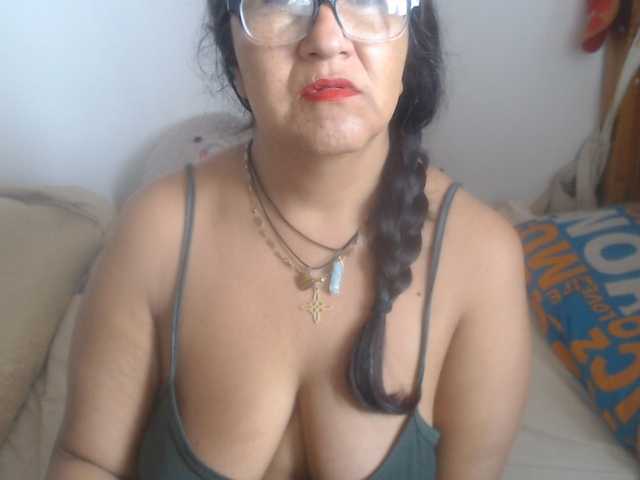 Meganny2023 live cam on BongaCams