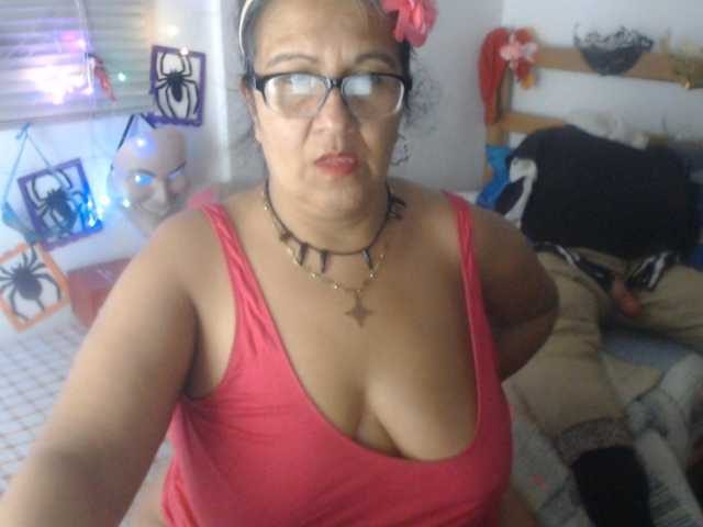 Meganny2023 live cam on BongaCams
