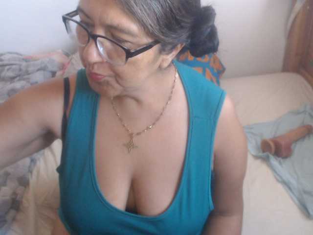Meganny2023 live cam on BongaCams