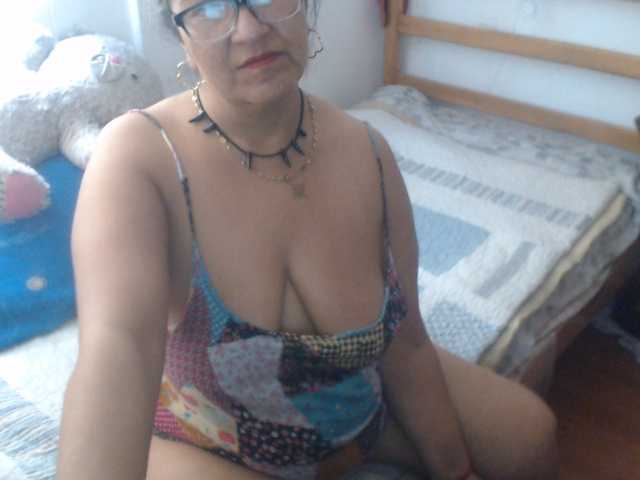 Meganny2023 live cam on BongaCams