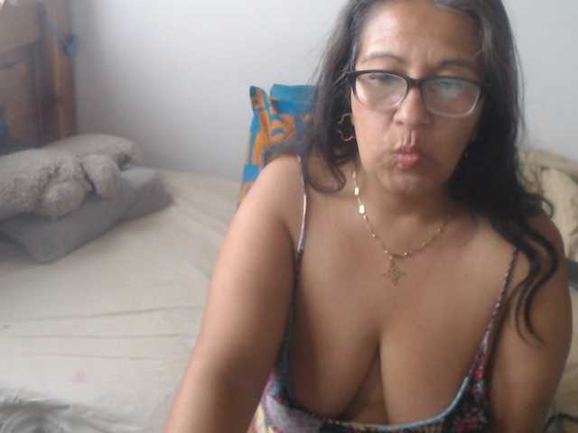 Meganny2023 live cam on BongaCams