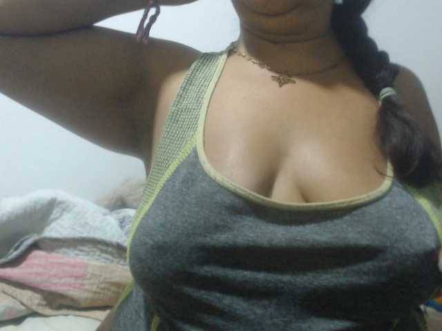 Meganny2023 live cam on BongaCams