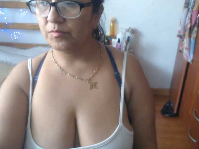 Meganny2023 live cam on BongaCams