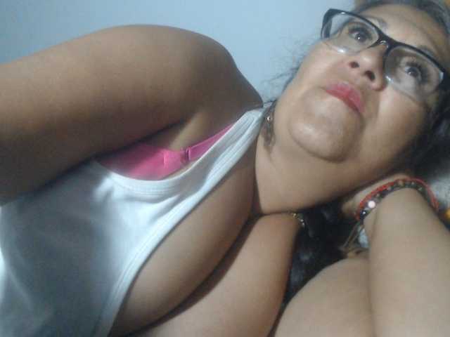 Meganny2023 live cam on BongaCams