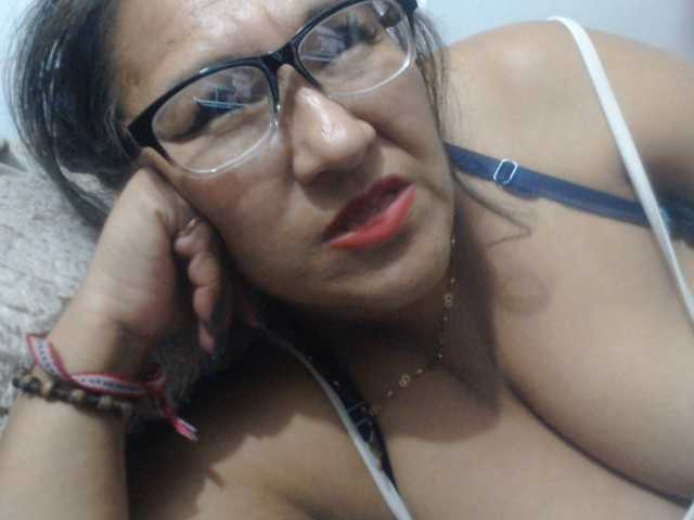 Meganny2023 live cam on BongaCams