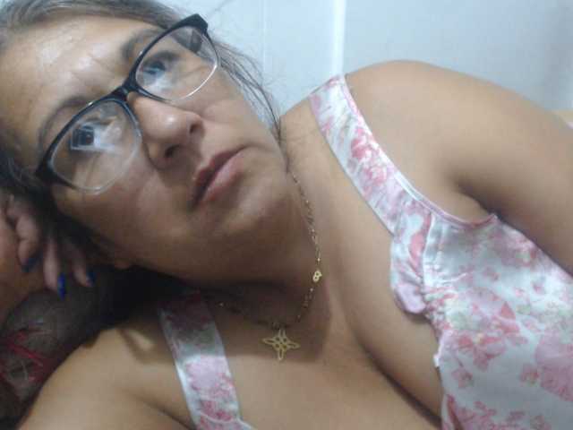 Meganny2023 live cam on BongaCams