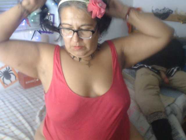 Meganny2023 live cam on BongaCams