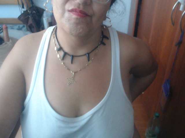 Meganny2023 live cam on BongaCams