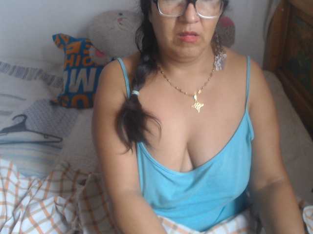 Meganny2023 live cam on BongaCams