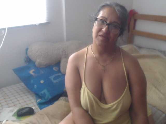 Meganny2023 live cam on BongaCams