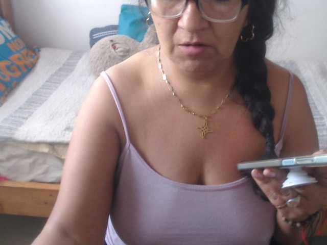 Meganny2023 live cam on BongaCams