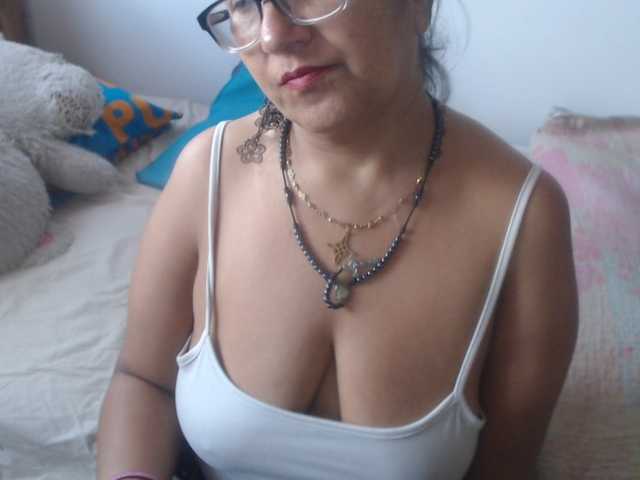 Meganny2023 live cam on BongaCams