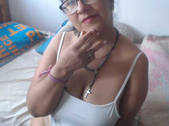 Meganny2023 live cam on BongaCams