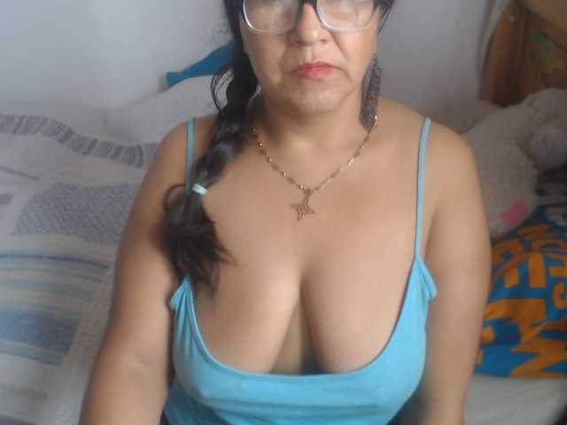 Meganny2023 live cam on BongaCams